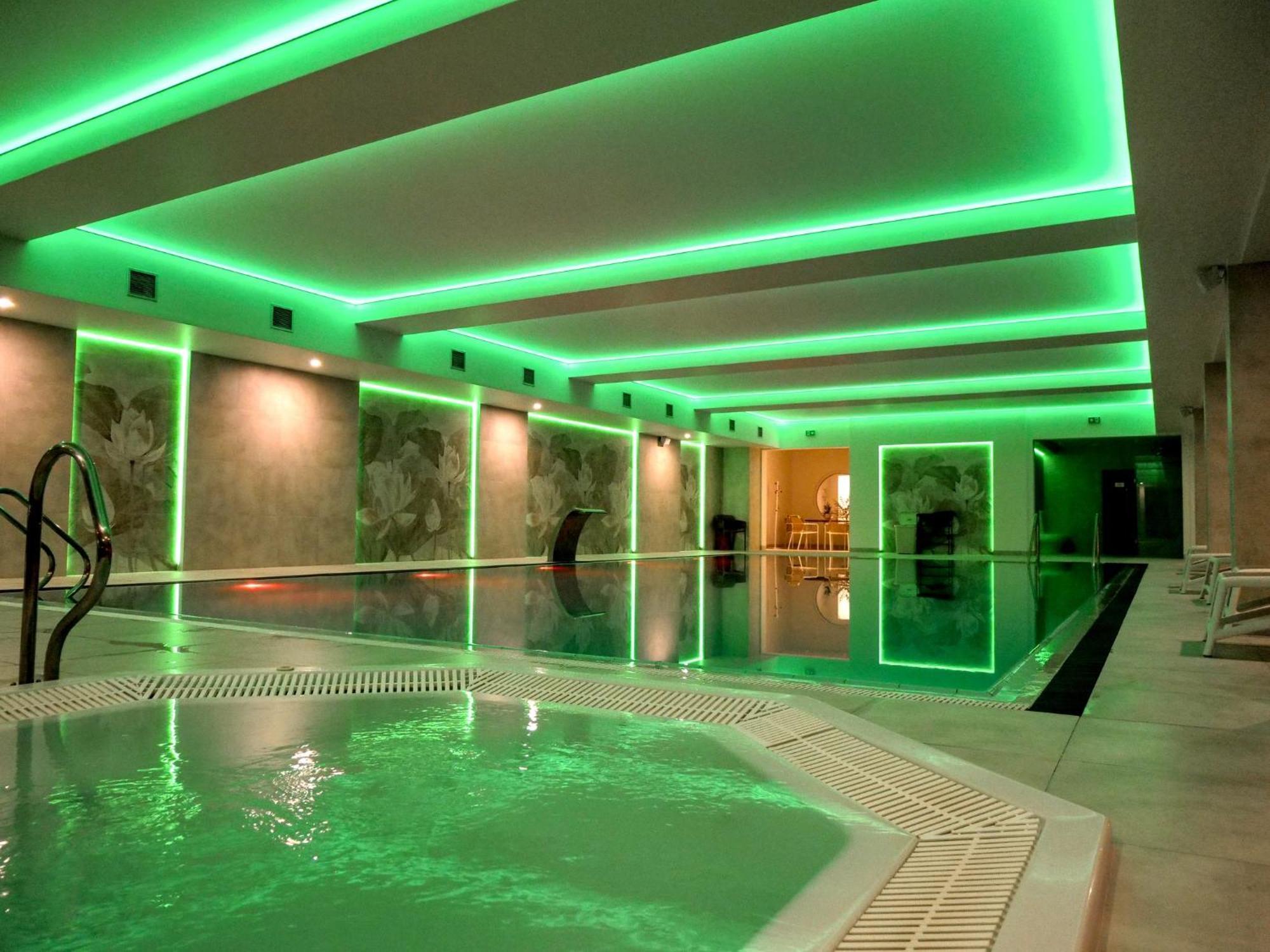Krol Plaza Spa & Wellness Ярославец Экстерьер фото