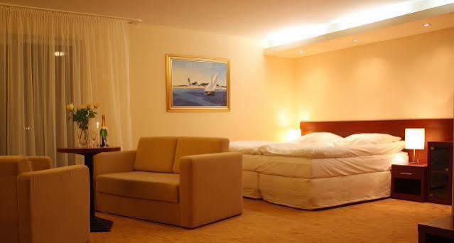 Krol Plaza Spa & Wellness Ярославец Экстерьер фото
